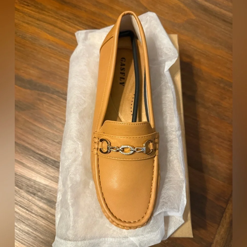 NEW Horse Bit Tan Loafers Gold Accents Women’s Slip On Flats Preppy 9.5 9 1/2
